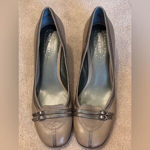 Nine West leather pumps